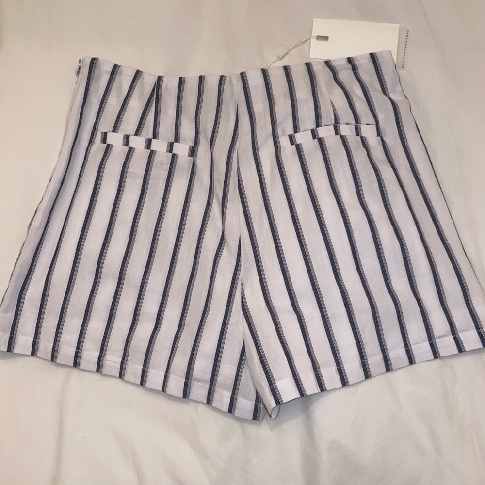 Endless Rose Ruffle Shorts - Picture 3 of 4